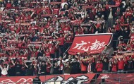 辉达在线娱乐-2400名成都“远征军”吼出“万人气势”，成都蓉城客场2比1绝杀北京国安！